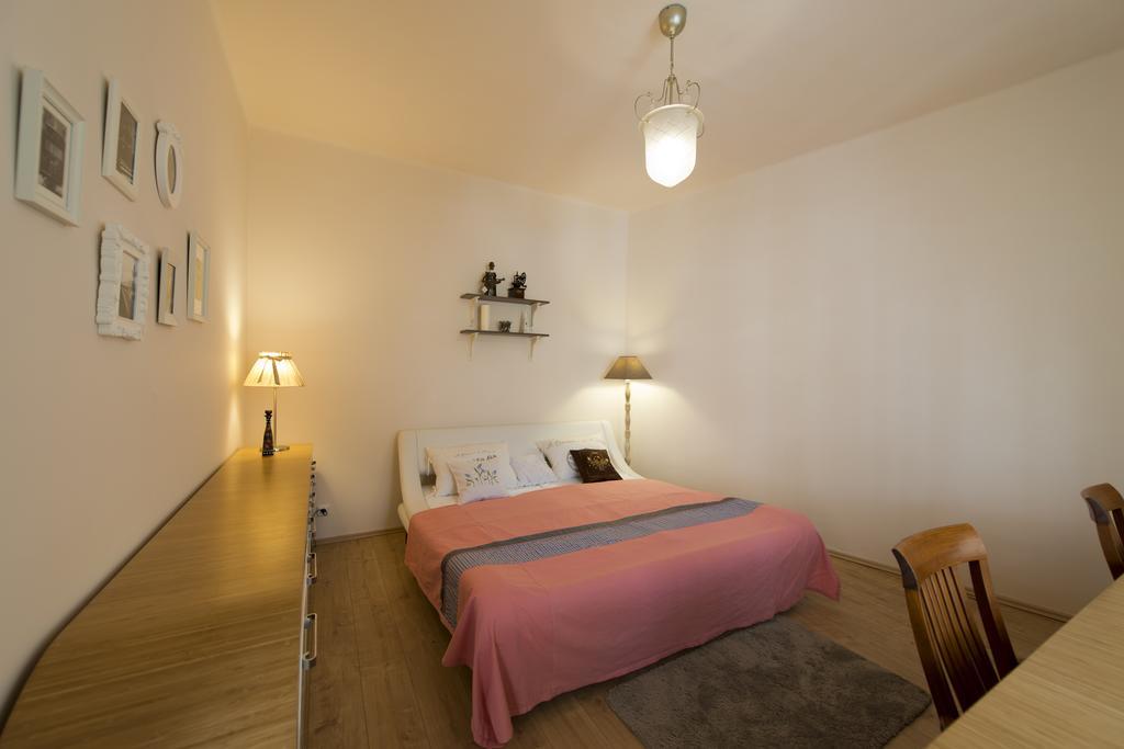 Eurowings Hotel Prag Exteriör bild