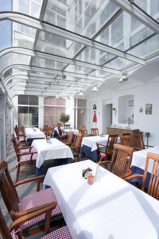 Eurowings Hotel Prag Exteriör bild