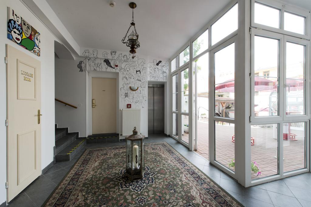 Eurowings Hotel Prag Exteriör bild