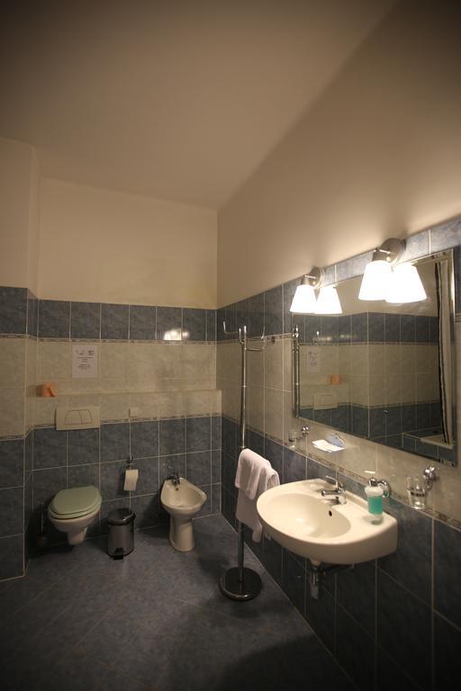 Eurowings Hotel Prag Exteriör bild