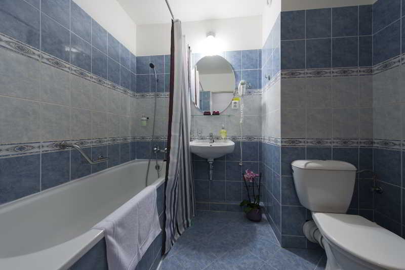 Eurowings Hotel Prag Exteriör bild