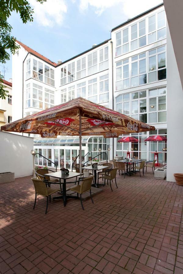 Eurowings Hotel Prag Exteriör bild
